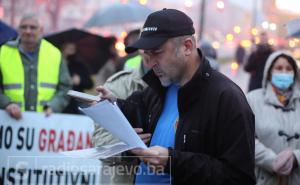 Protesti u Sarajevu: Suad Đozić zvao političare na mobitel, samo jedan se javio